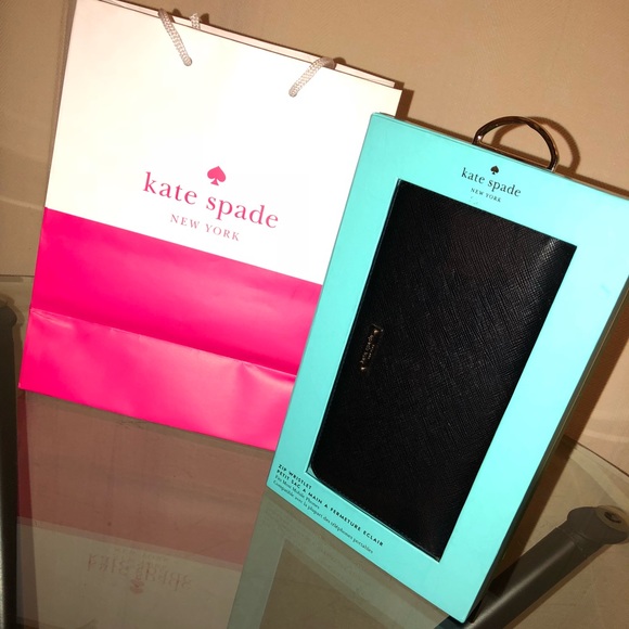 KATE SPADE Handbags - 👀 NEW- KATE SPADE ♠️ ZIP WRISTLET-PHONE HOLDER 🎉